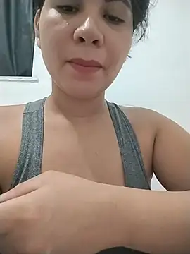 Snapshot of Yara0k chatting on 04.27.26 Yara0k online show from 04.27.26