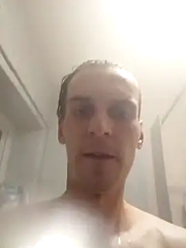 Snapshot of Mrleitenant chatting on 12.15.25 Mrleitenant online show from 12.15.25