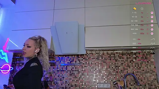 Snapshot of 2badforyou chatting on 11.20.25 2badforyou online show from 11.20.25