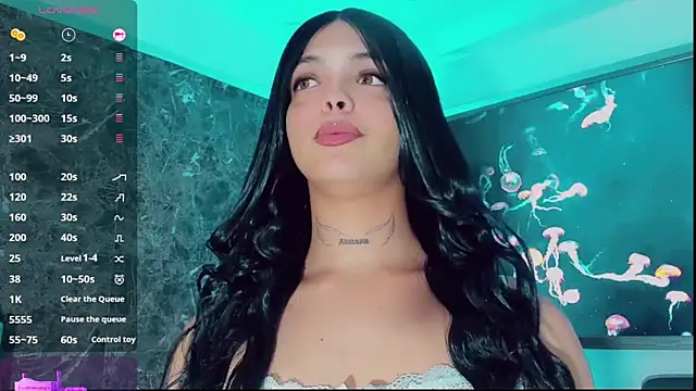 Snapshot of Emmaa_Saenz_ chatting on 09.25.25 Emmaa Saenz online show from 09.25.25