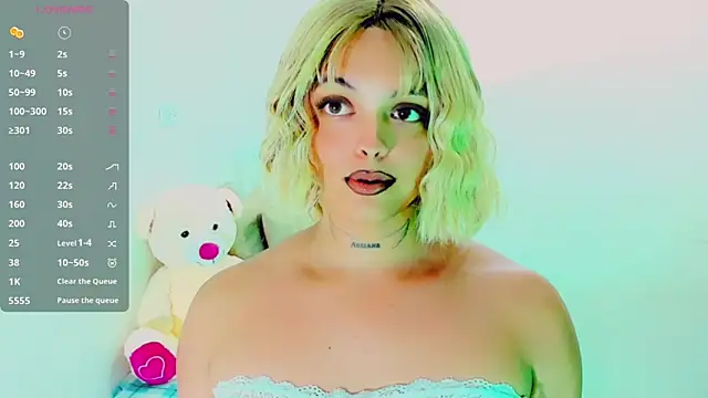 Emmaa Saenz  online show from 03.18.26