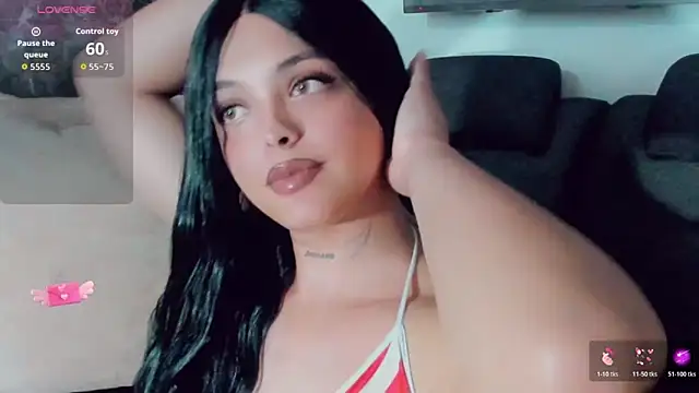 Emmaa Saenz  online show from 06.17.26