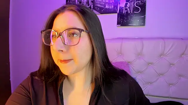 Roxxanne Bail online show from 03.06.26