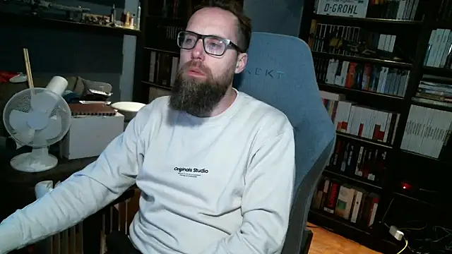 Snapshot of MeSteff chatting on 12.13.24 MeSteff online show from 12.13.24