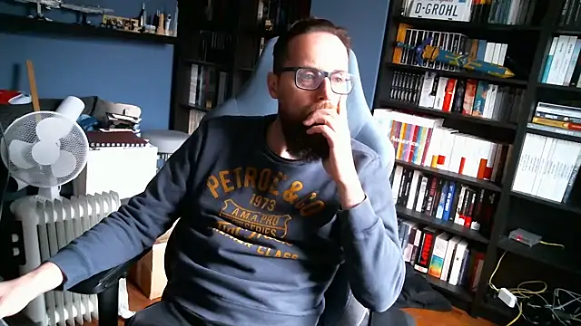 Snapshot of MeSteff chatting on 12.14.24 MeSteff online show from 12.14.24