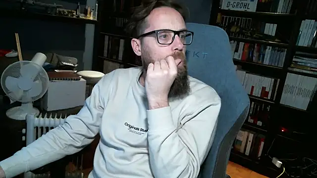 Snapshot of MeSteff chatting on 12.17.24 MeSteff online show from 12.17.24