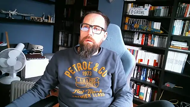 Snapshot of MeSteff chatting on 12.22.24 MeSteff online show from 12.22.24