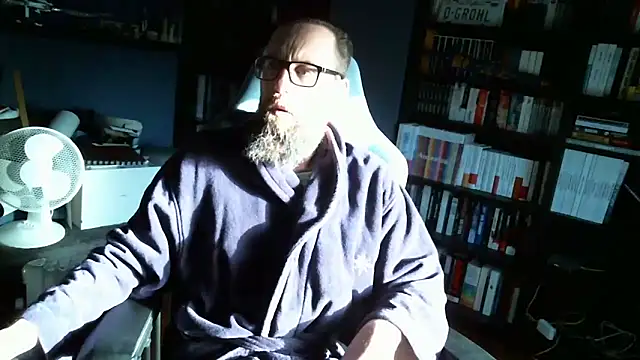 Snapshot of MeSteff chatting on 12.28.24 MeSteff online show from 12.28.24