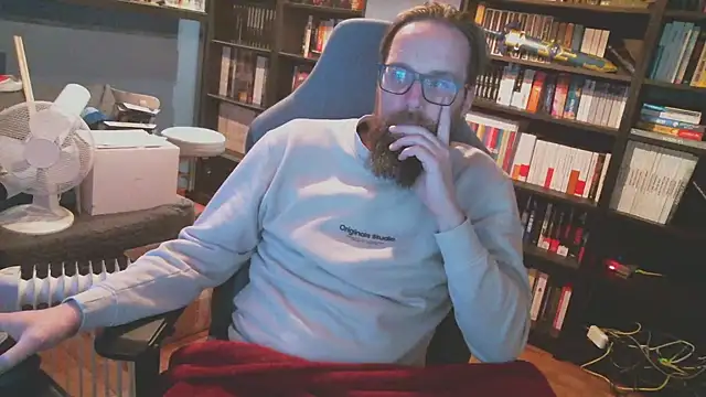 Snapshot of MeSteff chatting on 01.12.25 MeSteff online show from 01.12.25