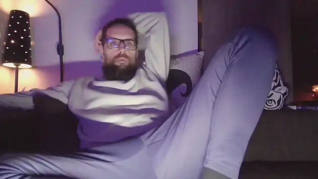 Snapshot of MeSteff chatting on 03.19.25 MeSteff online show from 03.19.25