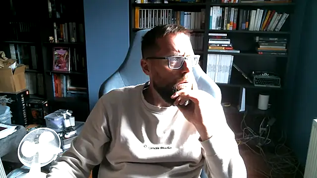 Snapshot of MeSteff chatting on 09.27.25 MeSteff online show from 09.27.25