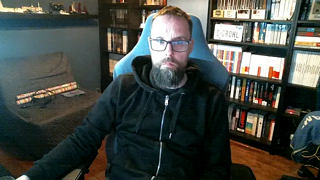 Snapshot of MeSteff chatting on 04.18.26 MeSteff online show from 04.18.26