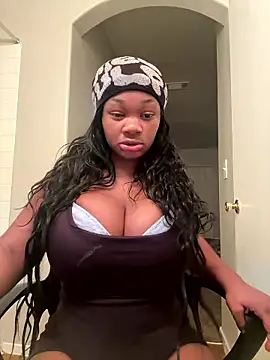 Snapshot of CharismaaBanx chatting on 01.15.26 CharismaaBanx online show from 01.15.26