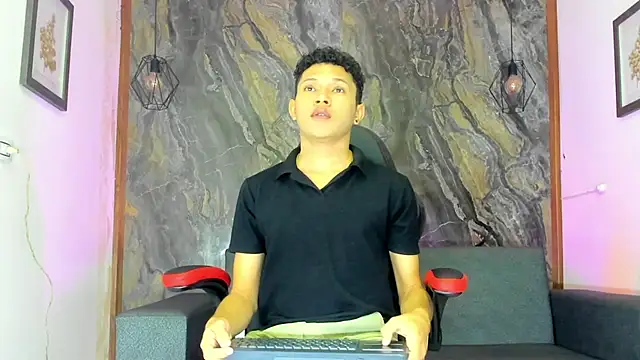 Snapshot of liam_genner_ chatting on 01.27.25 liam genner online show from 01.27.25