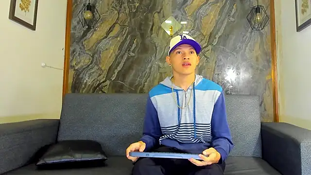 Snapshot of liam_genner_ chatting on 02.15.25 liam genner online show from 02.15.25