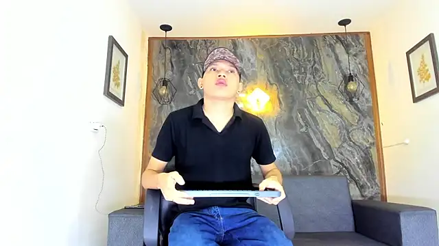 Snapshot of liam_genner_ chatting on 03.08.25 liam genner online show from 03.08.25