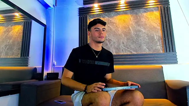 Snapshot of liam_genner_ chatting on 09.19.25 liam genner online show from 09.19.25