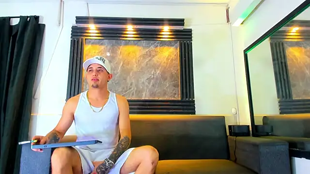 Snapshot of liam_genner_ chatting on 10.02.25 liam genner online show from 10.02.25