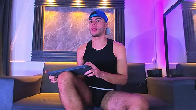 Snapshot of liam_genner_ chatting on 10.04.25 liam genner online show from 10.04.25