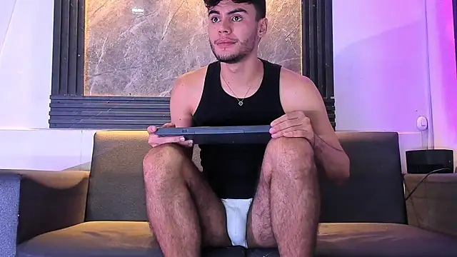 Snapshot of liam_genner_ chatting on 10.10.25 liam genner online show from 10.10.25