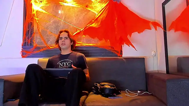 Snapshot of liam_genner_ chatting on 10.19.25 liam genner online show from 10.19.25