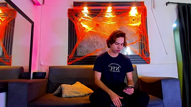 Snapshot of liam_genner_ chatting on 10.30.25 liam genner online show from 10.30.25