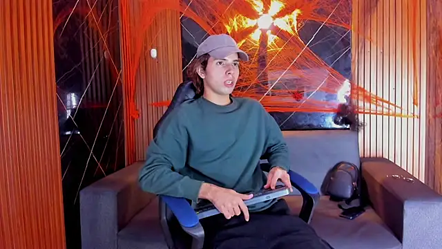 Snapshot of liam_genner_ chatting on 11.01.25 liam genner online show from 11.01.25