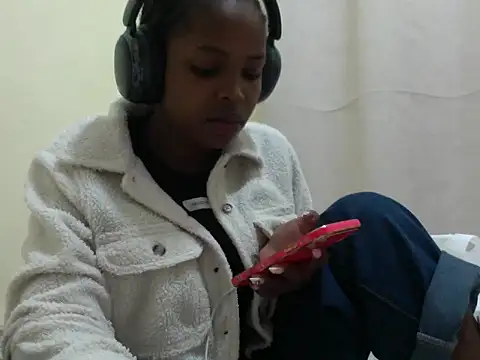 Snapshot of queen-sasha chatting on 05.22.26 queen-sasha online show from 05.22.26