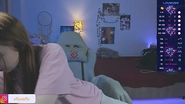 Snapshot of CallMeEffy1 chatting on 12.19.25 CallMeEffy1 online show from 12.19.25