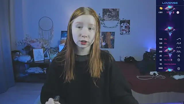 Snapshot of CallMeEffy1 chatting on 12.21.25 CallMeEffy1 online show from 12.21.25