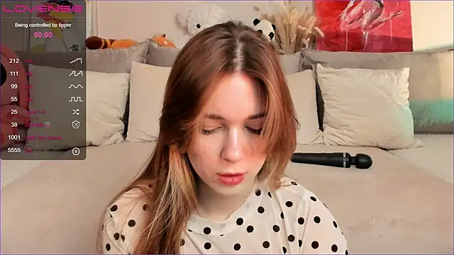 Snapshot of Frau_Lina chatting on 11.16.25 Frau Lina online show from 11.16.25