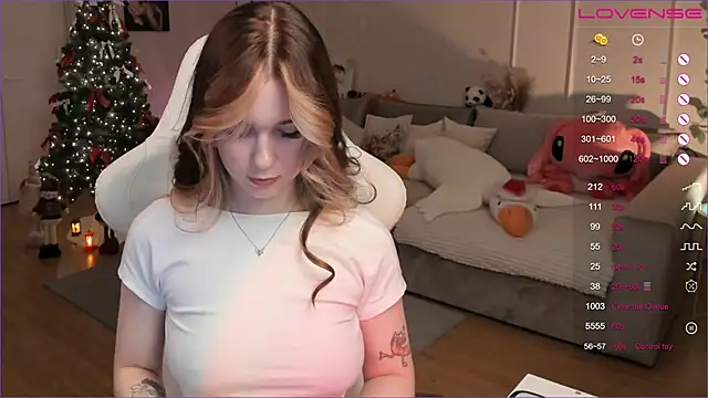 Snapshot of Frau_Lina chatting on 12.21.25 Frau Lina online show from 12.21.25