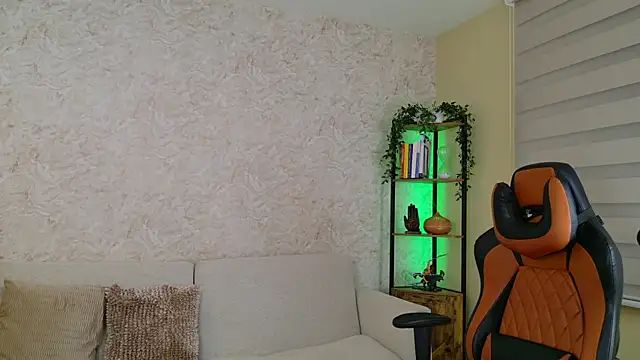 Snapshot of AdanReilly chatting on 12.07.24 AdanReilly online show from 12.07.24