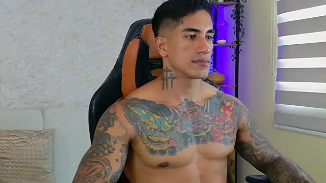 Snapshot of AdanReilly chatting on 02.08.25 AdanReilly online show from 02.08.25