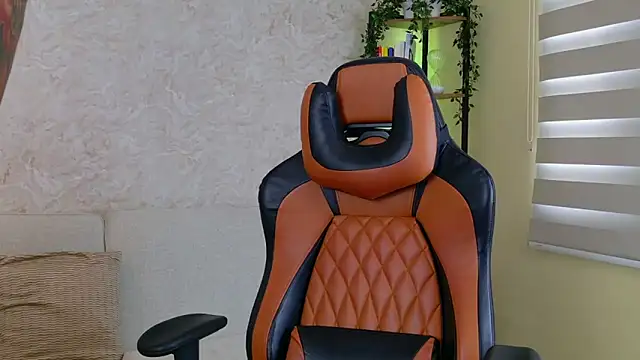 Snapshot of AdanReilly chatting on 02.11.25 AdanReilly online show from 02.11.25