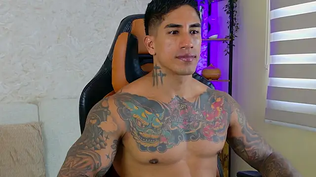 Snapshot of AdanReilly chatting on 03.15.25 AdanReilly online show from 03.15.25