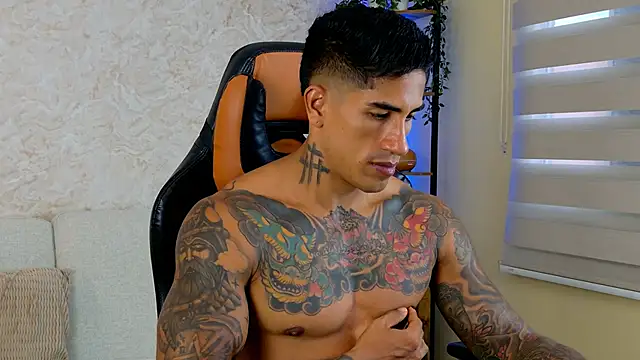 Snapshot of AdanReilly chatting on 03.19.25 AdanReilly online show from 03.19.25