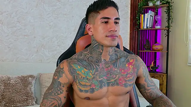 Snapshot of AdanReilly chatting on 11.19.25 AdanReilly online show from 11.19.25