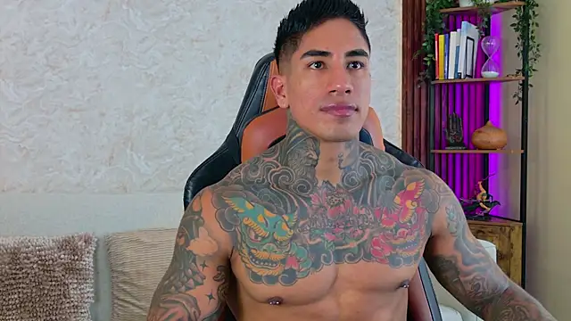 Snapshot of AdanReilly chatting on 11.29.25 AdanReilly online show from 11.29.25