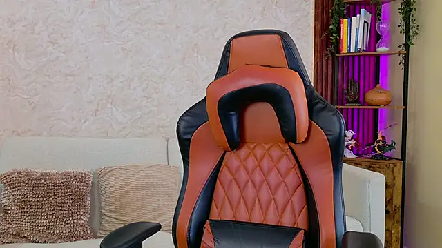 Snapshot of AdanReilly chatting on 12.13.25 AdanReilly online show from 12.13.25