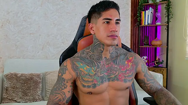 Snapshot of AdanReilly chatting on 12.14.25 AdanReilly online show from 12.14.25