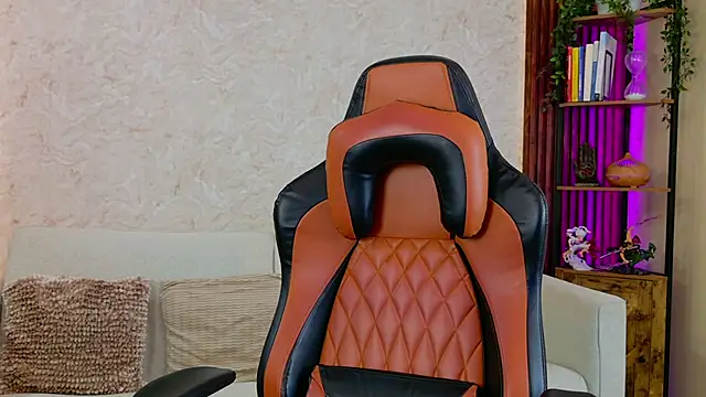 Snapshot of AdanReilly chatting on 12.17.25 AdanReilly online show from 12.17.25