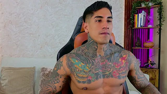 Snapshot of AdanReilly chatting on 12.18.25 AdanReilly online show from 12.18.25