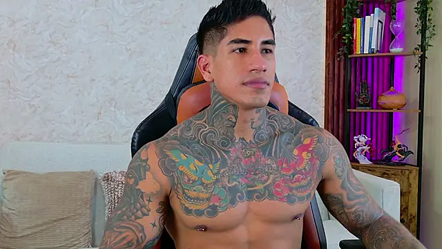 Snapshot of AdanReilly chatting on 12.21.25 AdanReilly online show from 12.21.25