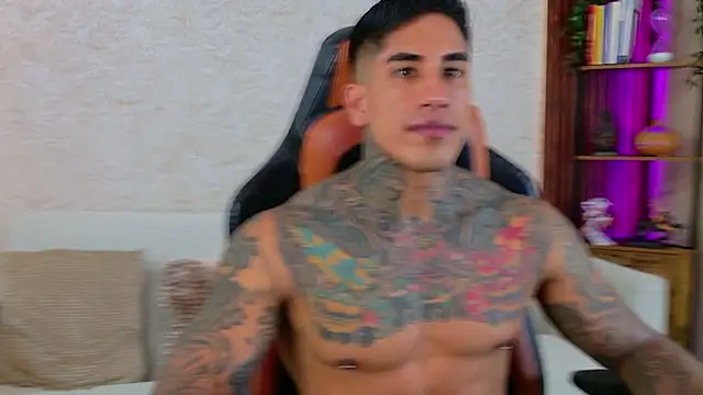 Snapshot of AdanReilly chatting on 01.16.26 AdanReilly online show from 01.16.26