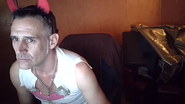 Snapshot of Lia_Y_PatrickX chatting on 11.16.25 Lia Y PatrickX online show from 11.16.25