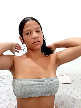 Snapshot of By_Aninha chatting on 09.17.25 By Aninha online show from 09.17.25
