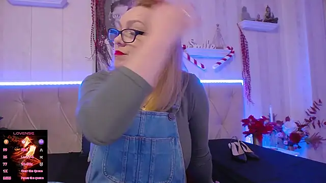 Snapshot of LadyJeen chatting on 12.18.25 LadyJeen online show from 12.18.25