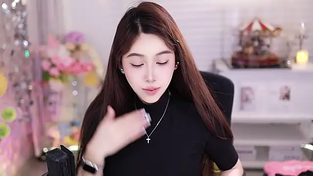 Snapshot of SleepArtist chatting on 02.13.26 SleepArtist online show from 02.13.26