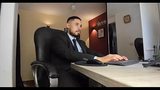 Snapshot of thesexlawyer1 chatting on 01.06.26 thesexlawyer1 online show from 01.06.26